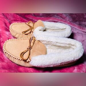 MINNETONKA Women's Size 9 Sheepskin Slipper Tabby Folded Tan Moccasin